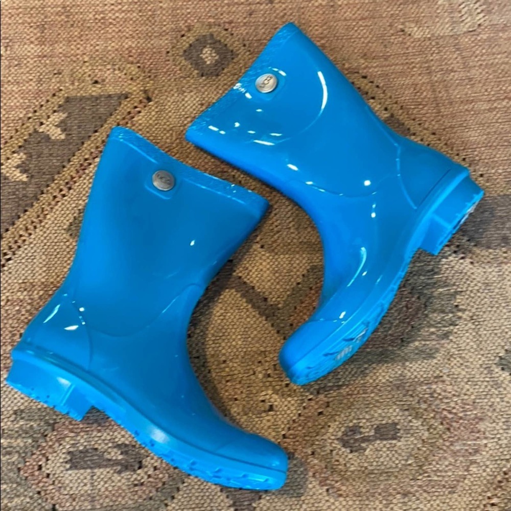 NEW UGG Sienna blue waterproof rain boots.